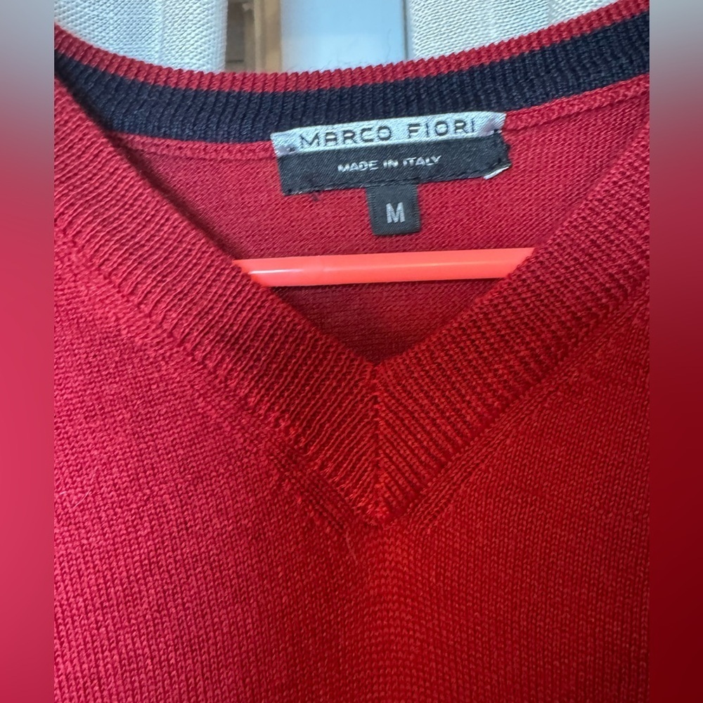 100% Merino Extrafine Wool Men’s Marco Fiori Classic Red V-Neck Sweater - Picture 3 of 6